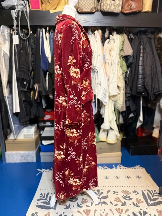 Red Floral Velvet Double-Breasted Long Coat - Picture 4 of 8